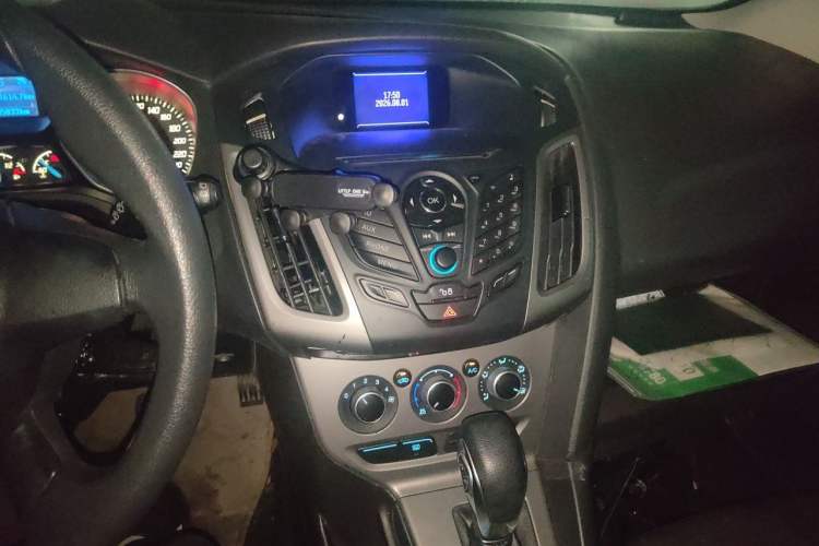 Used Ford Focus 2012 Hatchback 1.6L Automatic Comfort Model Audio And AC Panel