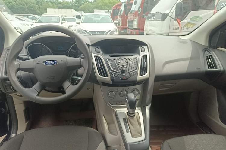Used Ford Focus 2012 Sedan 1.6L Automatic Comfort Model Audio And AC Panel