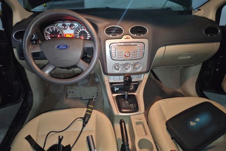 Used Ford Focus 2012 Sedan Classic 1.8L Automatic Base Model Center Console
