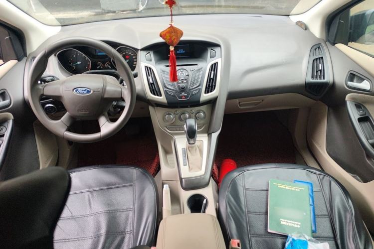 Used Ford Focus 2012 Sedan 1.6L Automatic Comfort Model Center Console
