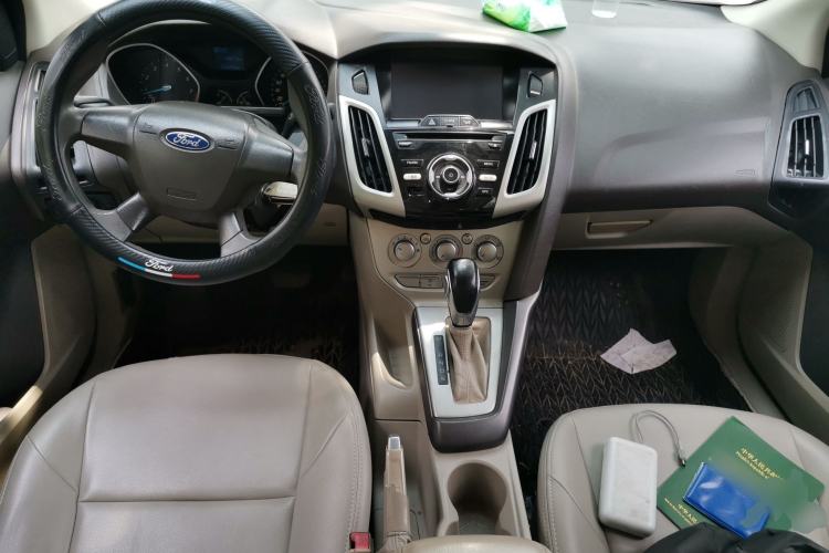 Used Ford Focus 2012 Sedan 1.6L Automatic Comfort Model Center Console