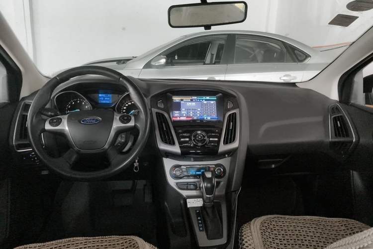 Used Ford Focus 2012 Sedan 1.6L Automatic Fashion Edition Center Console