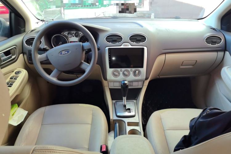 Used Ford Focus 2012 Hatchback Classic 1.8L Automatic Fashion Edition Center Console