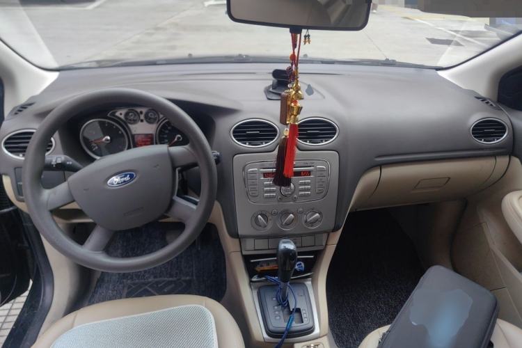 Used Ford Focus 2012 Sedan Classic 1.8L Automatic Base Model Center Console