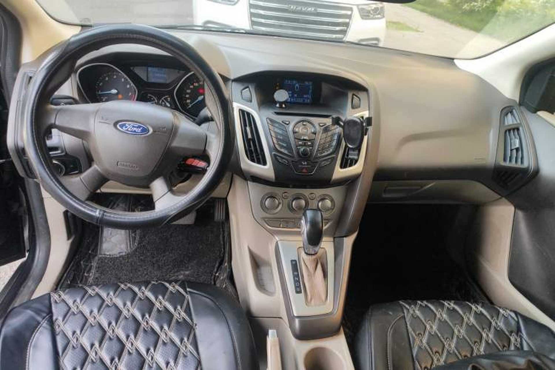 Used Ford Focus 2012 Sedan 1.6L Automatic Comfort Model Center Console