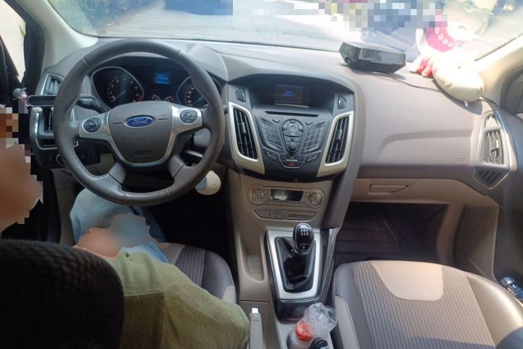 Used Ford Focus 2012 Hatchback 1.6L Manual Fashion Edition Center Console