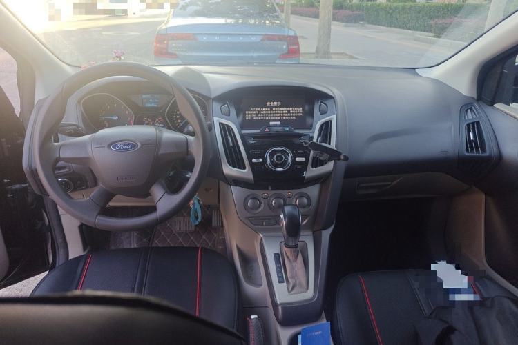 Used Ford Focus 2012 Sedan 1.6L Automatic Comfort Model Center Console