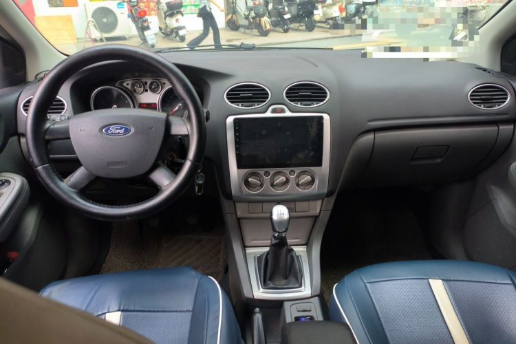 Used Ford Focus 2012 Hatchback Classic 1.8L Manual Base Model Center Console