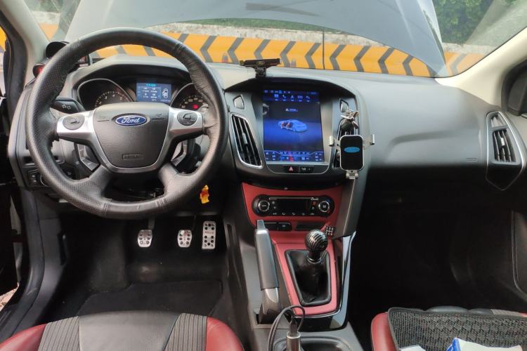 Used Ford Focus 2012 Hatchback 2.0L Manual Luxury Sport Model Center Console