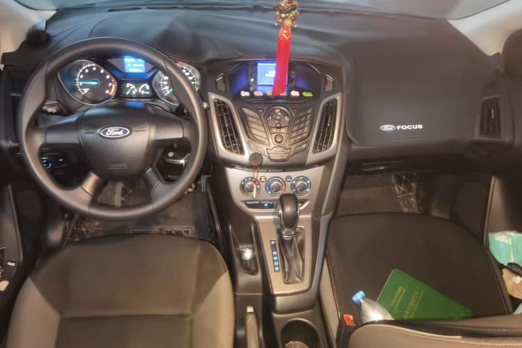 Used Ford Focus 2012 Hatchback 1.6L Automatic Comfort Model Center Console