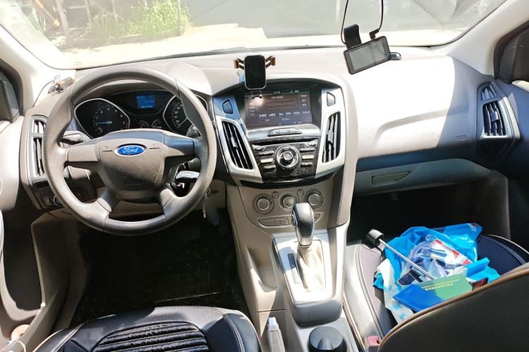 Used Ford Focus 2012 Sedan 1.6L Automatic Comfort Model Center Console