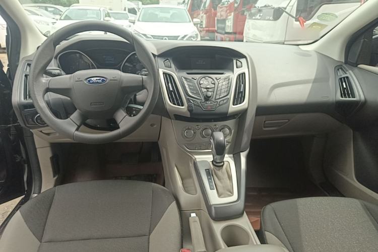 Used Ford Focus 2012 Sedan 1.6L Automatic Comfort Model Center Console