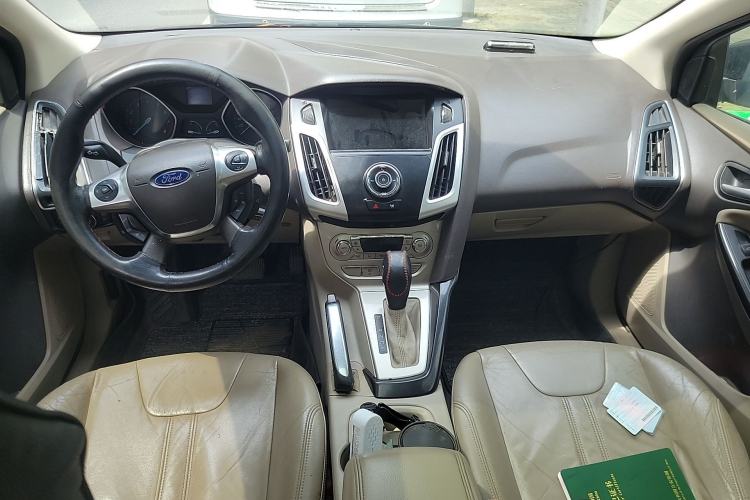 Used Ford Focus 2012 Sedan 1.6L Automatic Prestige Model Center Console