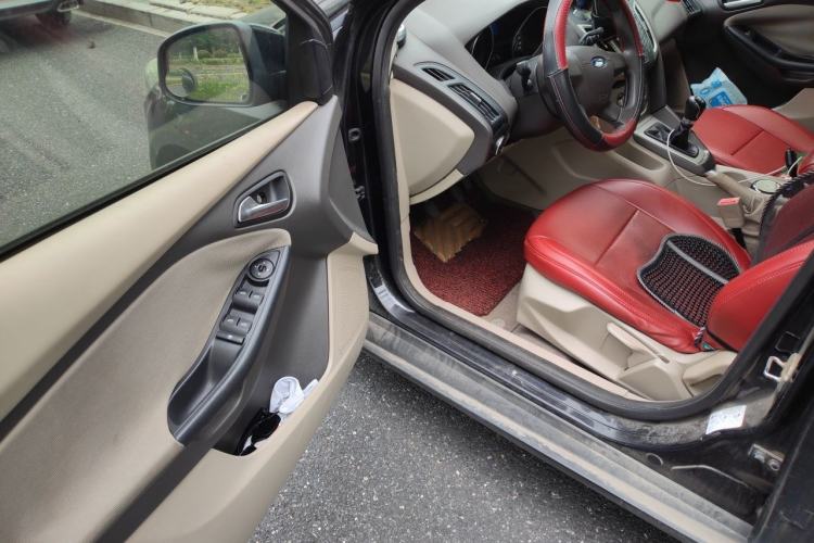 Used Ford Focus 2012 Sedan 1.6L Manual Comfort Model Driver Seat