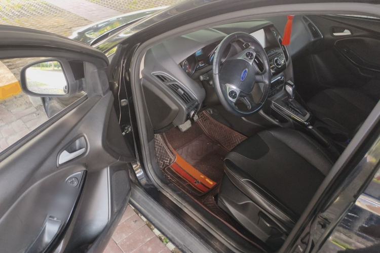Used Ford Focus 2012 Sedan 1.6L Automatic Fashion Edition Driver Seat