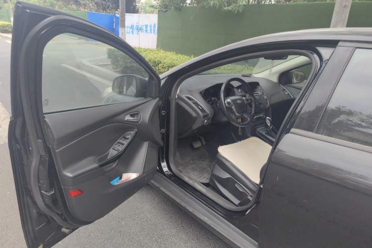 Used Ford Focus 2012 Sedan 1.6L Automatic Comfort Model Driver Seat