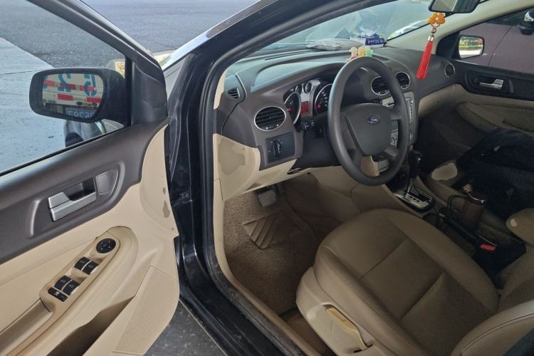 Used Ford Focus 2012 Sedan Classic 1.8L Automatic Fashion Edition Driver Seat