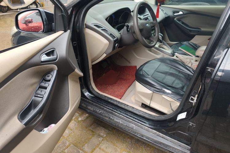 Used Ford Focus 2012 Sedan 1.6L Automatic Comfort Model Driver Seat