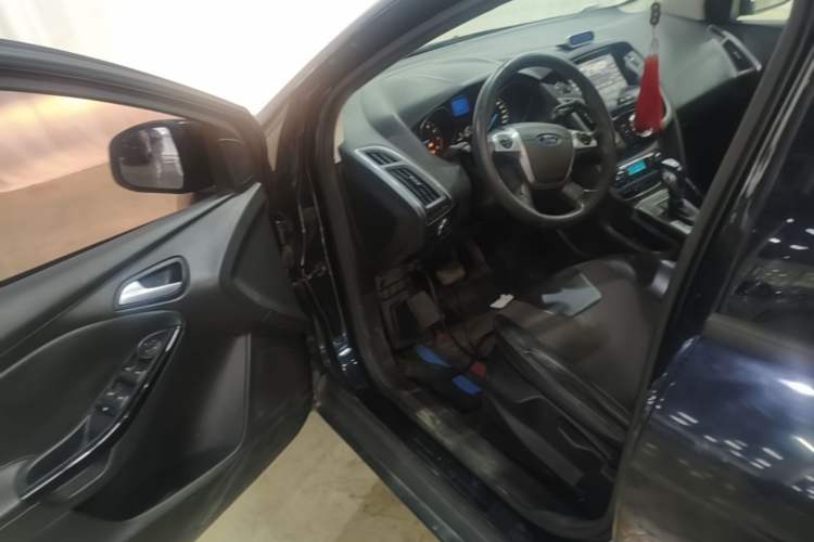 Used Ford Focus 2012 Sedan 1.6L Automatic Fashion Edition Driver Seat