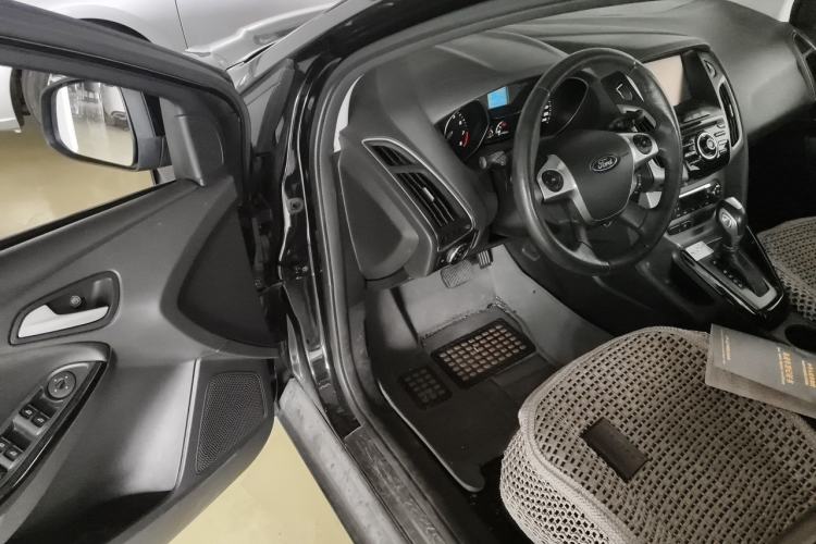 Used Ford Focus 2012 Sedan 1.6L Automatic Fashion Edition Driver Seat