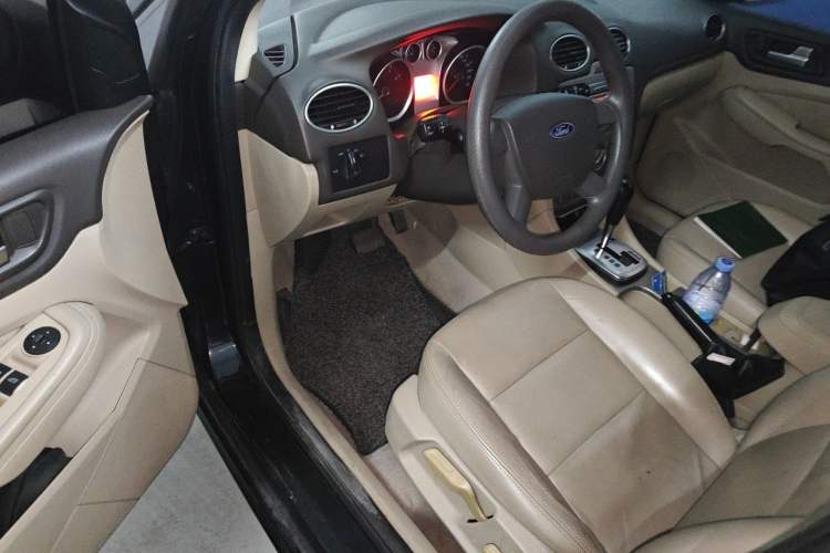 Used Ford Focus 2012 Hatchback Classic 1.8L Automatic Fashion Edition Driver Seat