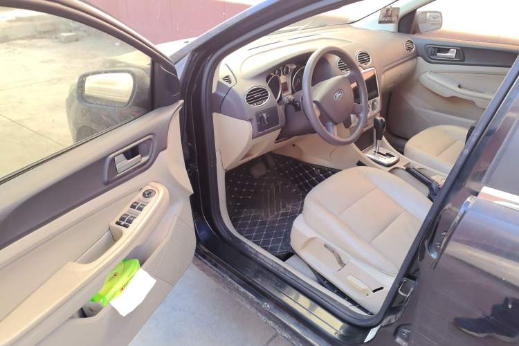 Used Ford Focus 2012 Hatchback Classic 1.8L Automatic Fashion Edition Driver Seat