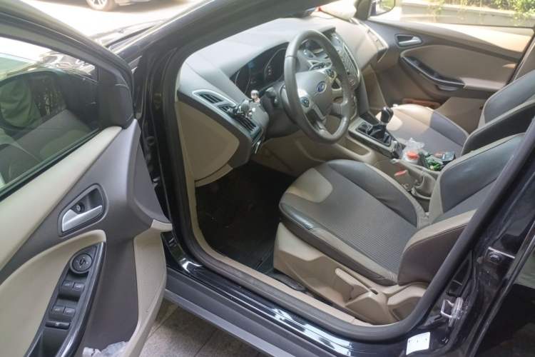 Used Ford Focus 2012 Hatchback 1.6L Manual Fashion Edition Driver Seat
