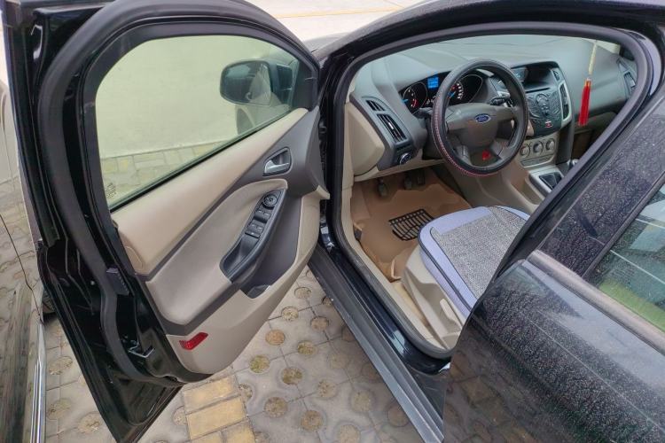 Used Ford Focus 2012 Sedan 1.6L Manual Comfort Model Driver Seat