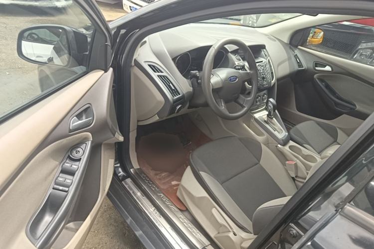Used Ford Focus 2012 Sedan 1.6L Automatic Comfort Model Driver Seat
