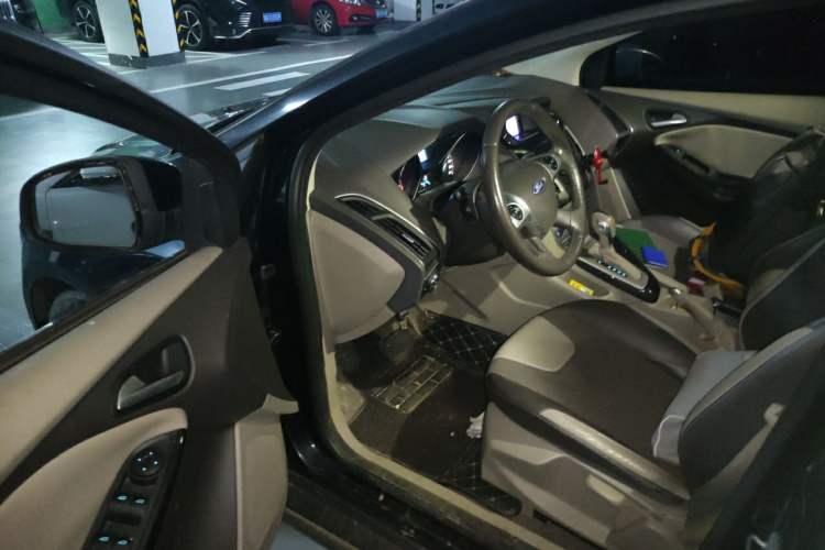 Used Ford Focus 2012 Sedan 1.6L Automatic Fashion Edition Driver Seat