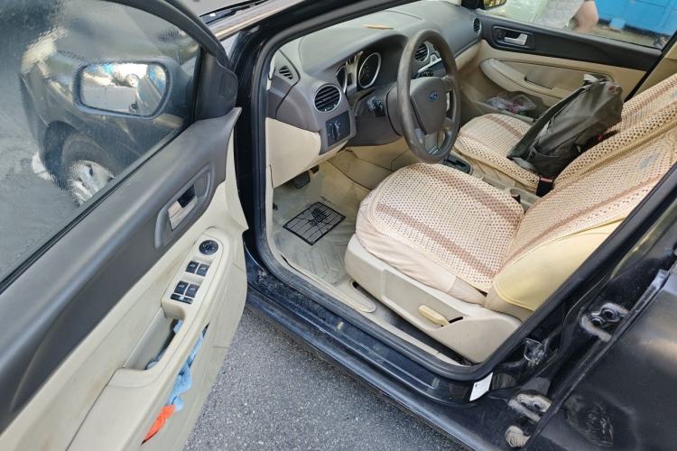 Used Ford Focus 2012 Sedan Classic 1.8L Automatic Base Model Driver Seat