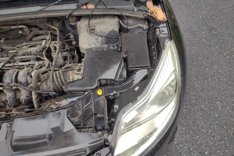 Used Ford Focus 2012 Sedan 1.6L Manual Comfort Model Engine Bay Left