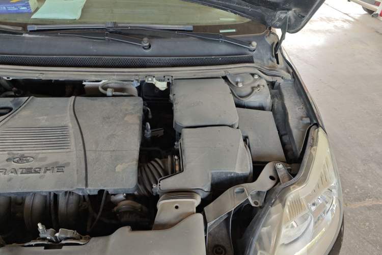 Used Ford Focus 2012 Sedan Classic 1.8L Automatic Fashion Edition Engine Bay Left