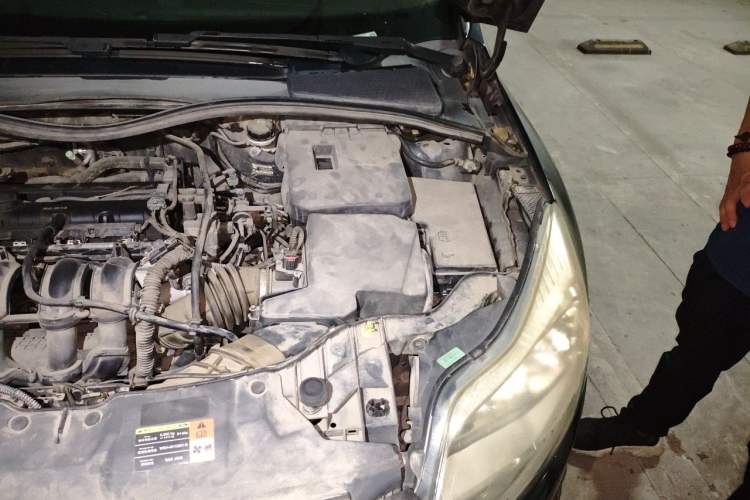 Used Ford Focus 2012 Sedan 1.6L Automatic Fashion Edition Engine Bay Left