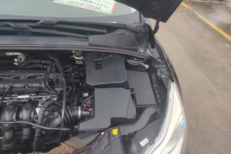 Used Ford Focus 2012 Sedan 1.6L Automatic Fashion Edition Engine Bay Left