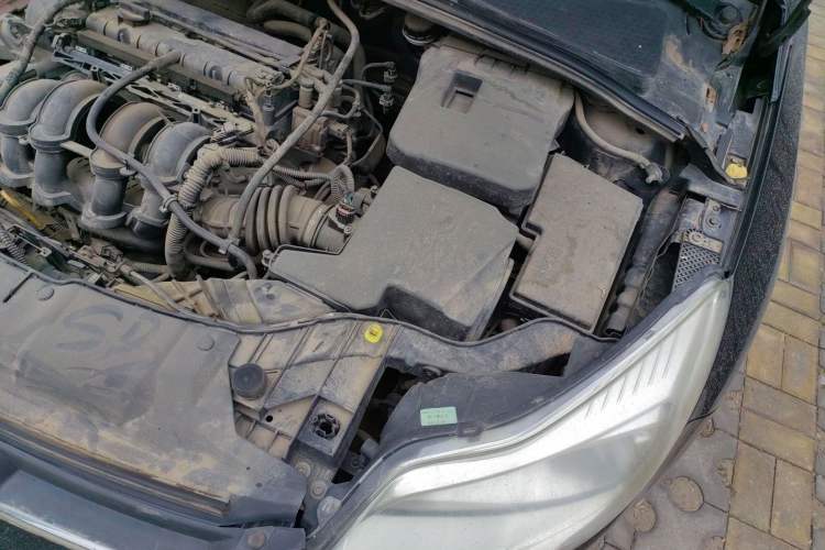 Used Ford Focus 2012 Sedan 1.6L Manual Comfort Model Engine Bay Left