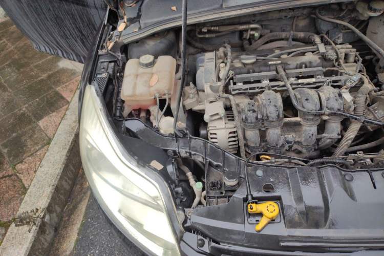 Used Ford Focus 2012 Sedan 1.6L Manual Comfort Model Engine Bay Right