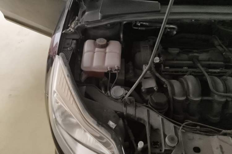 Used Ford Focus 2012 Sedan 1.6L Automatic Fashion Edition Engine Bay Right