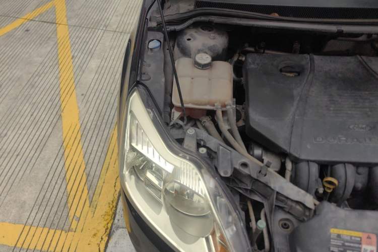 Used Ford Focus 2012 Sedan Classic 1.8L Automatic Base Model Engine Bay Right