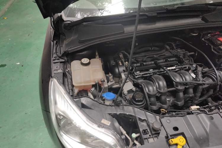 Used Ford Focus 2012 Hatchback 1.6L Automatic Comfort Model Engine Bay Right