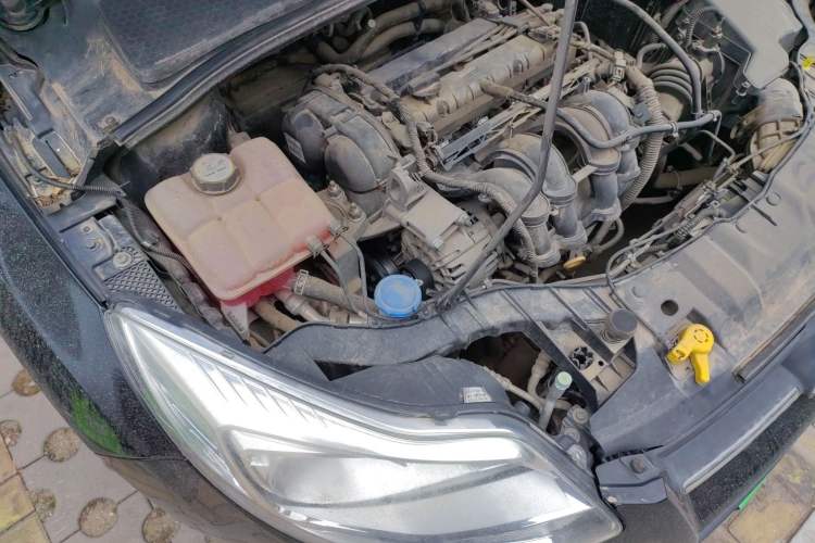 Used Ford Focus 2012 Sedan 1.6L Manual Comfort Model Engine Bay Right