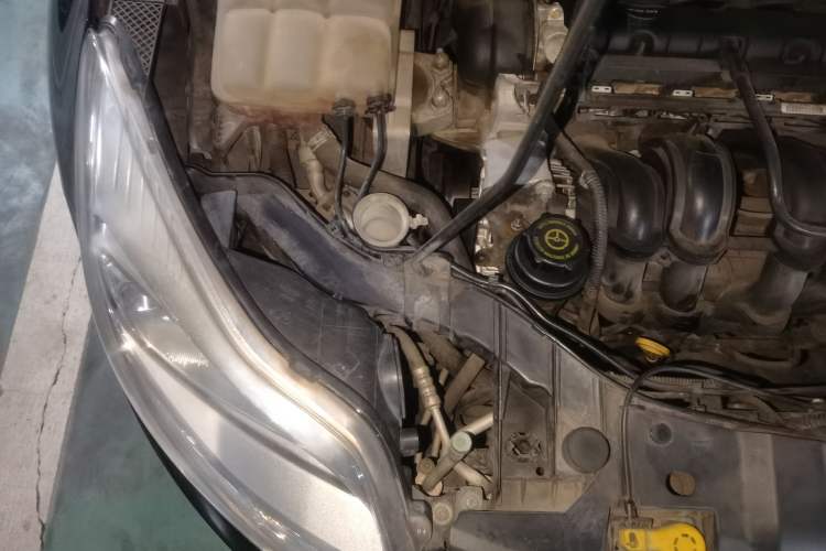 Used Ford Focus 2012 Hatchback 1.6L Automatic Comfort Model Engine Bay Right