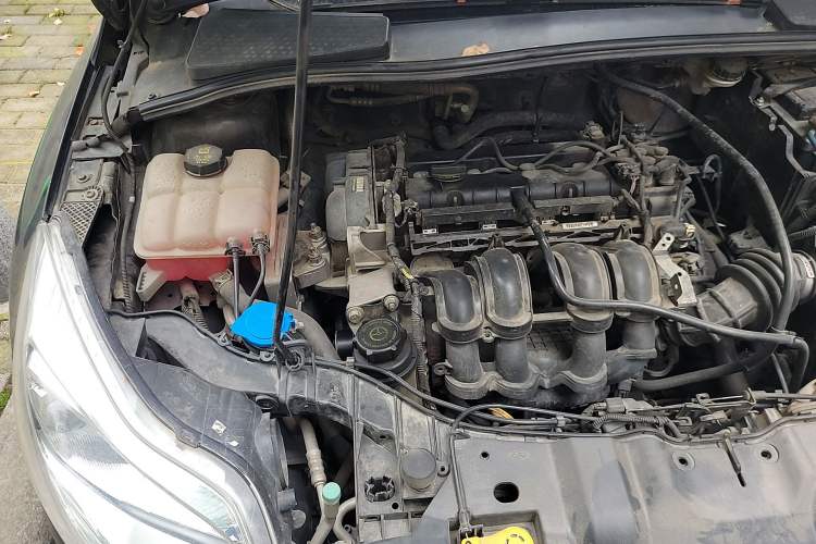 Used Ford Focus 2012 Sedan 1.6L Automatic Prestige Model Engine Bay Right