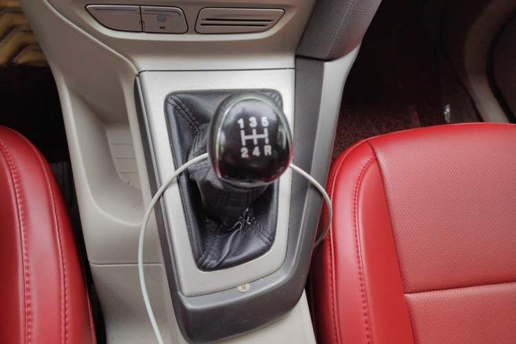Used Ford Focus 2012 Sedan 1.6L Manual Comfort Model Gear Lever