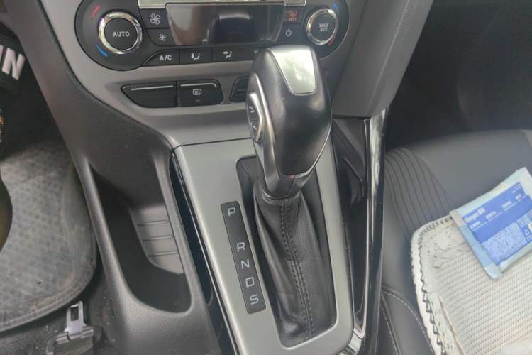 Used Ford Focus 2012 Sedan 1.6L Automatic Comfort Model Gear Lever