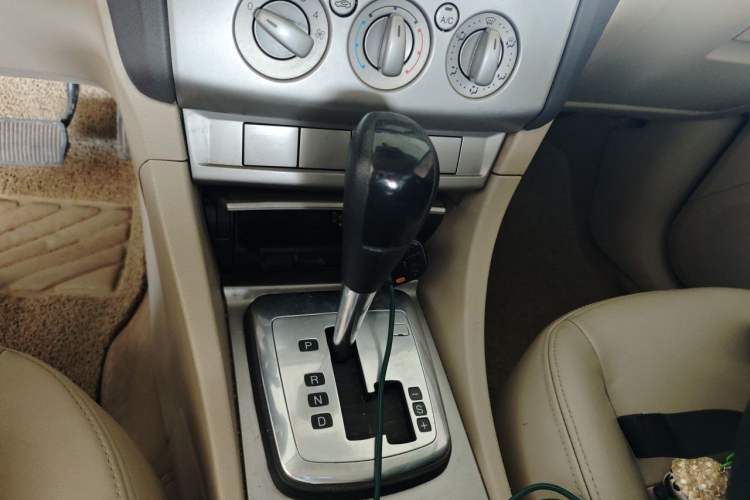 Used Ford Focus 2012 Sedan Classic 1.8L Automatic Fashion Edition Gear Lever