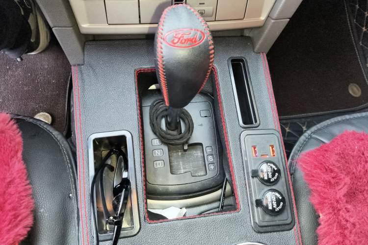 Used Ford Focus 2012 Hatchback Classic 1.8L Automatic Base Model Gear Lever