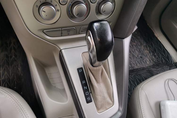 Used Ford Focus 2012 Sedan 1.6L Automatic Comfort Model Gear Lever