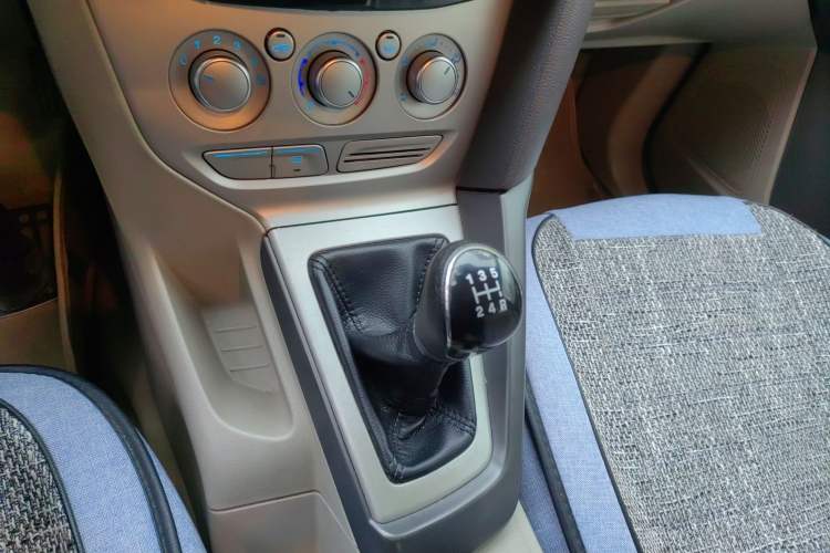 Used Ford Focus 2012 Sedan 1.6L Manual Comfort Model Gear Lever