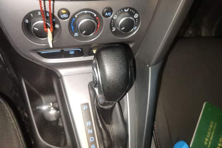 Used Ford Focus 2012 Hatchback 1.6L Automatic Comfort Model Gear Lever